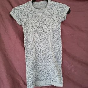 Lululemon T-Shirt